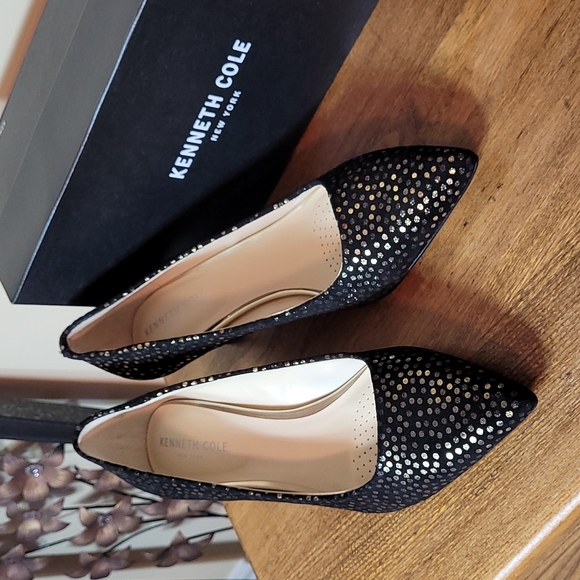ππ HOST PICK!ππ KENNETH COLE NEW YORK NWT BLACK AND GOLD RILEY 50 PUMPS! - Picture 8 of 13